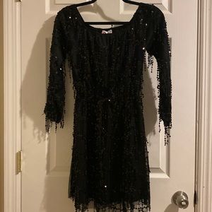 Latiste small Black loose sequin off the shoulder conch dress